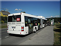 Kloubový autobus SOR NBG 18 v zastávce Vejprnice,bytovky