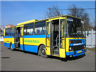 Speciln dlkov autobus s ploinou pro vozke