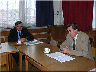 K astnkm tiskov konference hovo p. Miroslav Hucl (vpravo), pihl zstupce Iveca p. Karel Brdl