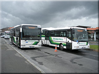 Prezentace autobus, vlevo IRISBUS Crossway LE, vpravo SOR CN 10.5
